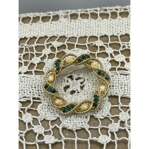 Signed JJ Wreath Pin Brooch Gold Tone Green Rhinestone Christmas Holiday